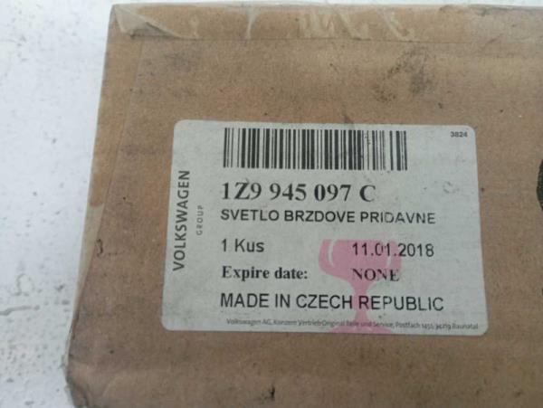 3EME FEU STOP SKODA - Vue 2